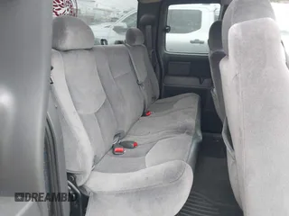 2006 GMC New Sierra 1500 SL with VIN 1GTEC19V96Z218895, listed as a IAAI auction lot 41493566 with 122,107 mi miles. Bid and sale history available at carsss.com. Image 8.