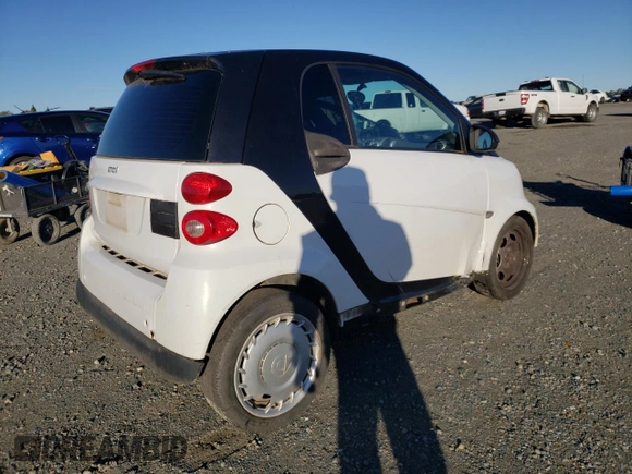 2011 Smart fortwo Pure z VIN WMEEJ3BA4BK473760, wystawiony jako Copart lot #78081344 z przebiegiem 75 966 mil mil oraz Szkoda całkowita • Salvage title. Historia ofert i sprzedaży dostępna na DreamBid. Obrazek 3.