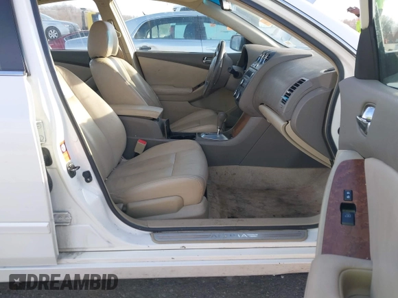 2008 Nissan Altima 3.5 SE with VIN 1N4BL21E38C162565, listed as a IAAI auction lot 41722199 with 205,992 mi miles. Bid and sale history available at carsss.com. Image 5.