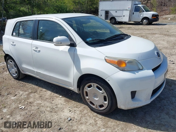 2013 Scion xD z VIN JTKKUPB43D1032519, wystawiony jako IAAI lot #42143346 z przebiegiem 96 236 mil mil oraz . Historia ofert i sprzedaży dostępna na DreamBid. Obrazek 1.