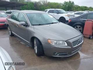2009 Volvo S80 I6 Turbo with VIN YV1AR992691106960, listed as a IAAI auction lot 41931910 with 200,420 mi miles. Bid and sale history available at carsss.com. Image 1.