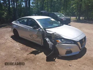 2019 Nissan Altima S z VIN 1N4BL4BV0KC199817, wystawiony jako IAAI lot #42199977 z przebiegiem 135 524 mil mil oraz . Historia ofert i sprzedaży dostępna na DreamBid. Obrazek 1.