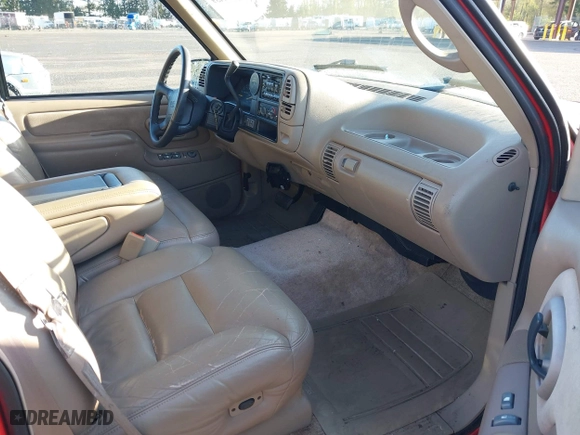 1996 GMC Suburban with VIN 1GKFK16R4TJ742646, listed as a IAAI auction lot 42004439 with 196,923 mi miles. Bid and sale history available at carsss.com. Image 5.