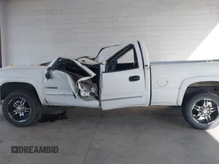 2005 Chevrolet Silverado 1500HD LT z VIN 1GCGK13U25F921945, wystawiony jako IAAI lot #41688949 z przebiegiem 250 734 mil mil oraz . Historia ofert i sprzedaży dostępna na DreamBid. Obrazek 13.