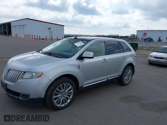 2011 Lincoln MKX z VIN 2LMDJ8JK7BBJ15676, wystawiony jako IAAI lot #42096817 z przebiegiem 218 798 mil mil oraz . Historia ofert i sprzedaży dostępna na DreamBid. Obrazek 2.