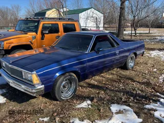 1981 GMC Caballero z VIN 1GTCW80K6BD500123, wystawiony jako Copart lot #42984295 z przebiegiem 46 091 mil mil oraz Tytuł czysty. Historia ofert i sprzedaży dostępna na DreamBid. Obrazek 2.