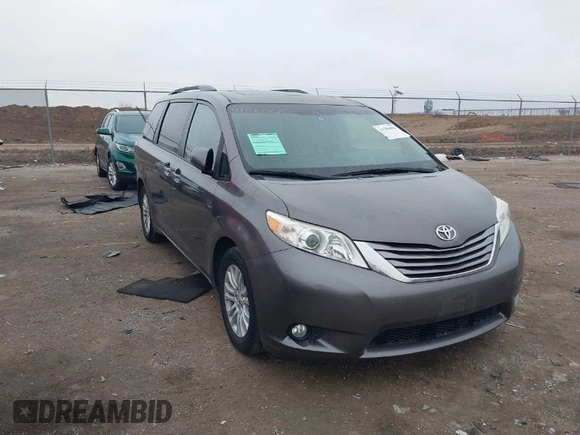 2016 Toyota Sienna XLE with VIN 5TDYK3DC8GS704330, listed as a IAAI auction lot 41586880 with 84,065 mi miles. Bid and sale history available at carsss.com. Image 1.