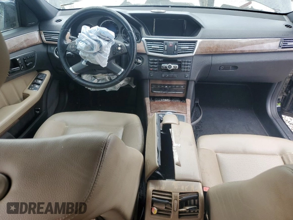 2012 Mercedes-Benz E 350 Luxury z VIN WDDHF5KB3CA561133, wystawiony jako Copart lot #65014685 z przebiegiem 259 622 mil mil oraz Czysty tytuł • Clean title. Historia ofert i sprzedaży dostępna na DreamBid. Obrazek 8.