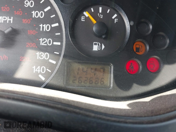 2004 Ford Focus SE z VIN 1FAFP34384W120763, wystawiony jako IAAI lot #42339251 z przebiegiem 262 686 mil mil oraz . Historia ofert i sprzedaży dostępna na DreamBid. Obrazek 7.