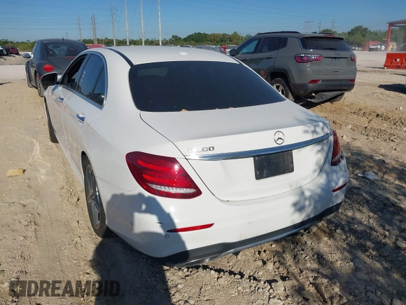 2018 Mercedes-Benz E-Class E 300 with VIN WDDZF4JB4JA309016, listed as a IAAI auction lot 41847991 with 119,529 mi miles. Bid and sale history available at carsss.com. Image 3.