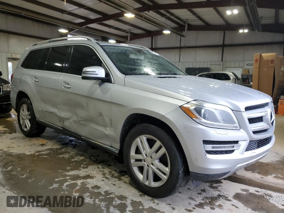 2013 Mercedes-Benz GL 450 z VIN 4JGDF7CE5DA249552, wystawiony jako Copart lot #52590995 z przebiegiem 128 518 mil mil oraz Szkoda całkowita • Salvage title. Historia ofert i sprzedaży dostępna na DreamBid. Obrazek 4.