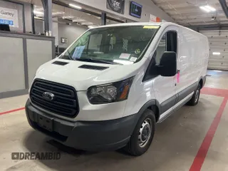 2018 Ford Transit z VIN 1FTYE1YM0JKB52111, wystawiony jako IAAI lot #42789026 z przebiegiem 132 936 mil mil oraz . Historia ofert i sprzedaży dostępna na DreamBid. Obrazek 4.