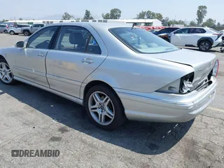 2006 Mercedes-Benz S 500 z VIN WDBNG75J46A464972, wystawiony jako IAAI lot #42153354 z przebiegiem 126 221 mil mil oraz . Historia ofert i sprzedaży dostępna na DreamBid. Obrazek 3.