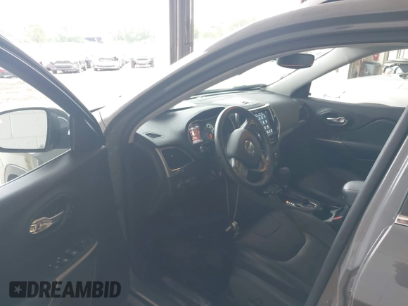 2021 Jeep Cherokee Limited with VIN 1C4PJMDX7MD165682, listed as a IAAI auction lot 39691189 with 47,112 mi miles and . Bid and sale history available at DreamBid. Image 5.