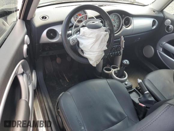 2006 MINI Hardtop с VIN WMWRC33516TK70432, выставлен на аукционе Copart как лот 62157605 с пробегом 139 823 миль миль и Списание • Salvage title. История ставок и продаж доступна на DreamBid. Изображение 8.