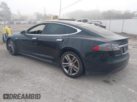 2015 Tesla Model S 85D with VIN 5YJSA1E24FF111120, listed as a IAAI auction lot 41471698 with 58,126 mi miles. Bid and sale history available at carsss.com. Image 3.