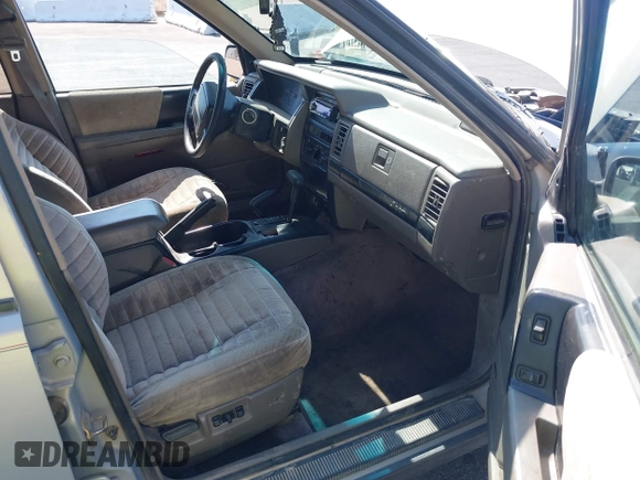 1994 Jeep Grand Cherokee Laredo with VIN 1J4GZ58S4RC325909, listed as a IAAI auction lot 39580601 with 162,952 mi miles. Bid and sale history available at carsss.com. Image 5.