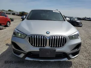2021 BMW X1 xDrive28i z VIN WBXJG9C07M5S85128, wystawiony jako Copart lot #53477145 z przebiegiem 18 370 mil mil oraz Szkody całkowita. Historia ofert i sprzedaży dostępna na DreamBid. Obrazek 5.