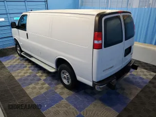 2024 GMC Savana Cargo Van with VIN 1GTW7AFP2R1237970, listed as a Copart auction lot 88533285 with 425 mi miles and Clean Title. Bid and sale history available at carsss.com. Image 2.