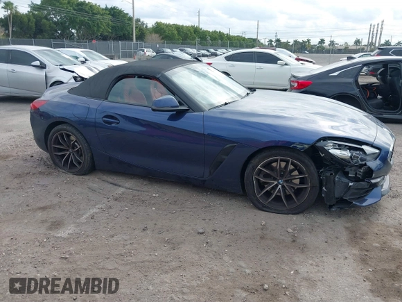 2021 BMW Z4 sDrive30i with VIN WBAHF3C05MWX11773, listed as a IAAI auction lot 41358869 with 16,373 mi miles. Bid and sale history available at carsss.com. Image 1.