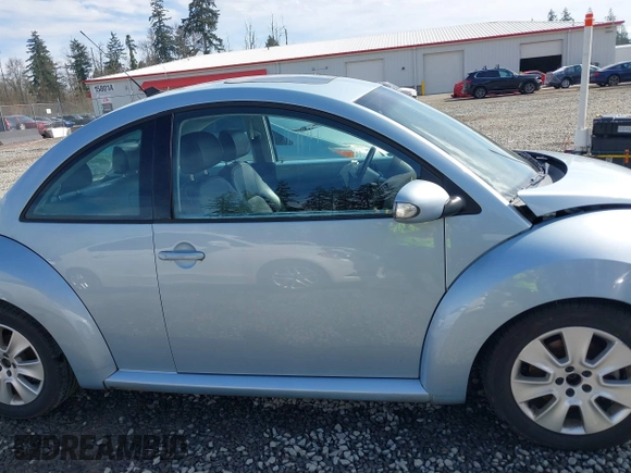 2010 Volkswagen Beetle with VIN 3VWRG3AG4AM016018, listed as a IAAI auction lot 41873044 with 33,263 mi miles and . Bid and sale history available at DreamBid. Image 13.