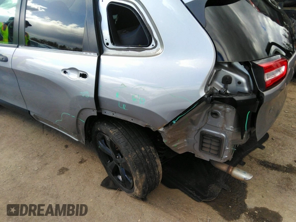 2017 Jeep Cherokee Altitude z VIN 1C4PJLAB6HW508950, wystawiony jako IAAI lot #36452848 z przebiegiem 101 860 mil mil oraz . Historia ofert i sprzedaży dostępna na DreamBid. Obrazek 6.