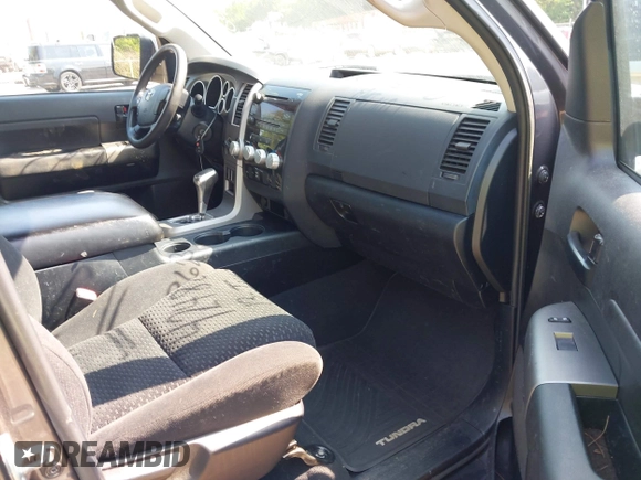 2013 Toyota Tundra z VIN 5TFDY5F18DX277032, wystawiony jako IAAI lot #42488623 z przebiegiem 287 801 mil mil oraz . Historia ofert i sprzedaży dostępna na DreamBid. Obrazek 5.