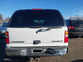 2000 Chevrolet Suburban LT with VIN 3GNGK26U9YG200551, listed as a IAAI auction lot 41527081 with 269,980 mi miles. Bid and sale history available at carsss.com. Image 16.