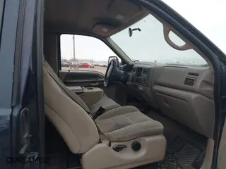 2001 Ford Super Duty F-350 SRW XL with VIN 1FTSX31L21ED36994, listed as a IAAI auction lot 41358290 with 268,344 mi miles. Bid and sale history available at carsss.com. Image 5.