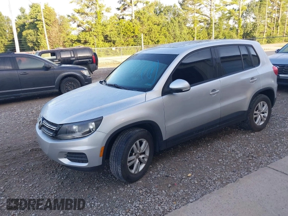 2013 Volkswagen Tiguan S z VIN WVGAV3AX0DW562532, wystawiony jako IAAI lot #42737494 z przebiegiem 152 549 mil mil oraz . Historia ofert i sprzedaży dostępna na DreamBid. Obrazek 2.