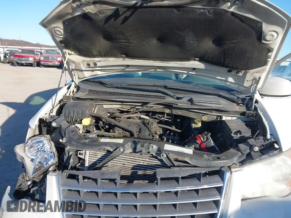 2008 Chrysler Town & Country Touring with VIN 2A8HR54P78R776956, listed as a IAAI auction lot 41018187 with 201,542 mi miles and . Bid and sale history available at DreamBid. Image 10.
