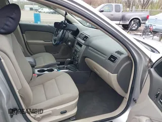 2010 Ford Fusion Hybrid with VIN 3FADP0L30AR121282, listed as a IAAI auction lot 41943397 with 109,559 mi miles. Bid and sale history available at carsss.com. Image 5.