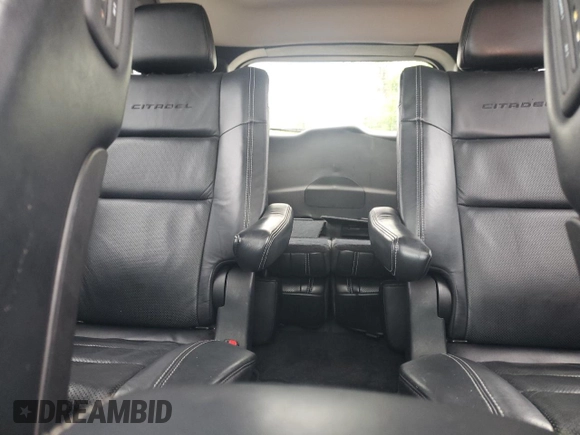 2015 Dodge Durango Citadel z VIN 1C4RDJEG2FC830090, wystawiony jako Copart lot #55167585 z przebiegiem 167 918 mil mil oraz Szkoda całkowita • Salvage title. Historia ofert i sprzedaży dostępna na DreamBid. Obrazek 10.