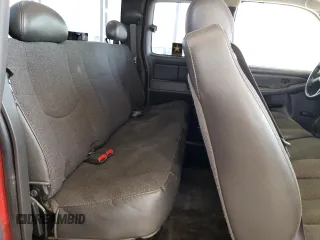 2005 Chevrolet Silverado 1500 LS z VIN 2GCEC19VX51275159, wystawiony jako Copart lot #57097135 z przebiegiem 178 673 mil mil oraz Szkoda całkowita • Salvage title. Historia ofert i sprzedaży dostępna na DreamBid. Obrazek 10.