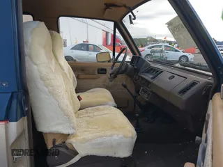 1986 Isuzu Trooper z VIN JACCH55L1G7801560, wystawiony jako IAAI lot #41878592 z przebiegiem 139 020 mil mil oraz . Historia ofert i sprzedaży dostępna na DreamBid. Obrazek 5.