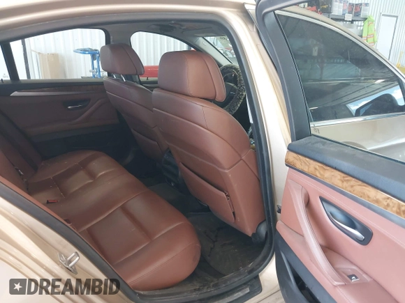 2013 BMW 5 Series 528i xDrive z VIN WBAXH5C59DDW13998, wystawiony jako IAAI lot #42239659 z przebiegiem 190 682 mil mil oraz . Historia ofert i sprzedaży dostępna na DreamBid. Obrazek 8.