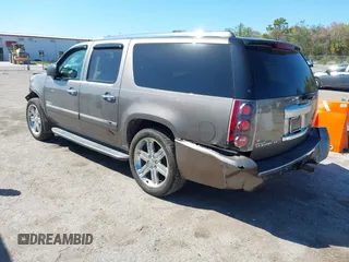 2011 GMC Yukon XL Denali with VIN 1GKS2MEF4BR280225, listed as a IAAI auction lot 41732220 with 121,684 mi miles. Bid and sale history available at carsss.com. Image 3.