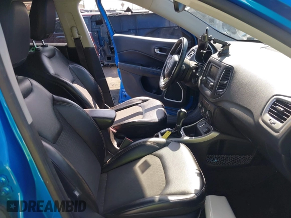2018 Jeep Compass Latitude with VIN 3C4NJCBB6JT227412, listed as a IAAI auction lot 42120163 with 80,490 mi miles and . Bid and sale history available at DreamBid. Image 5.
