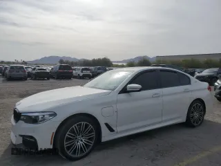 2018 BMW 5 Series 530e z VIN WBAJA9C50JB249057, wystawiony jako Copart lot #52426685 z przebiegiem Nie podano mil oraz Szkoda całkowita • Salvage title. Historia ofert i sprzedaży dostępna na DreamBid. Obrazek 1.