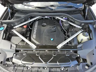 2024 BMW X7 xDrive40i z VIN 5UX23EM09R9V90469, wystawiony jako Copart lot #56997145 z przebiegiem 29 827 mil mil oraz Czysty tytuł • Clean title. Historia ofert i sprzedaży dostępna na DreamBid. Obrazek 12.