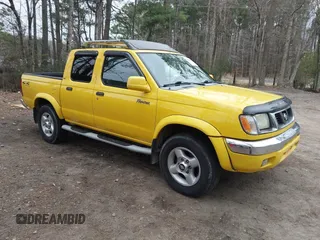 2000 Nissan Frontier XE z VIN 1N6ED27Y7YC426745, wystawiony jako IAAI lot #41490267 z przebiegiem 315 704 mil mil oraz . Historia ofert i sprzedaży dostępna na DreamBid. Obrazek 1.
