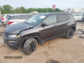 2019 Jeep Compass Trailhawk z VIN 3C4NJDDB9KT686048, wystawiony jako IAAI lot #42414161 z przebiegiem 92 683 mil mil oraz . Historia ofert i sprzedaży dostępna na DreamBid. Obrazek 2.