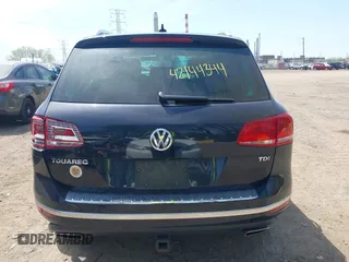 2015 Volkswagen Touareg Lux z VIN WVGEP9BP2FD007450, wystawiony jako IAAI lot #42144344 z przebiegiem 174 308 mil mil oraz . Historia ofert i sprzedaży dostępna na DreamBid. Obrazek 15.