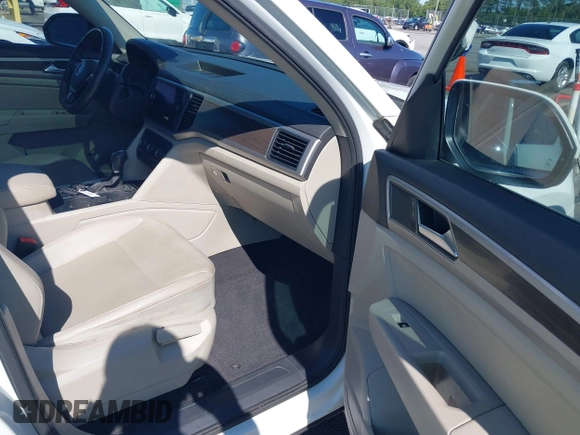 2019 Volkswagen Atlas SE z VIN 1V2WR2CA3KC503490, wystawiony jako IAAI lot #42168340 z przebiegiem 70 868 mil mil oraz . Historia ofert i sprzedaży dostępna na DreamBid. Obrazek 5.