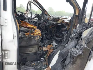 2017 Ford Transit z VIN 1FTYE1ZM2HKA20301, wystawiony jako IAAI lot #42323437 z przebiegiem Nie podano mil oraz . Historia ofert i sprzedaży dostępna na DreamBid. Obrazek 5.