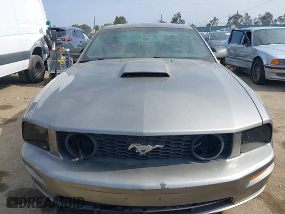 2008 Ford Mustang GT Deluxe z VIN 1ZVHT82H585183161, wystawiony jako IAAI lot #42421278 z przebiegiem 211 972 mil mil oraz . Historia ofert i sprzedaży dostępna na DreamBid. Obrazek 6.