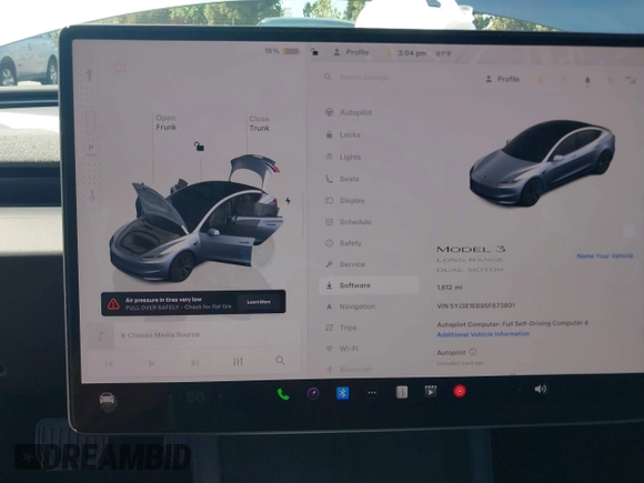 2025 Tesla Model 3 Long Range z VIN 5YJ3E1EB9SF873801, wystawiony jako IAAI lot #42141255 z przebiegiem 1612 mil mil oraz . Historia ofert i sprzedaży dostępna na DreamBid. Obrazek 18.