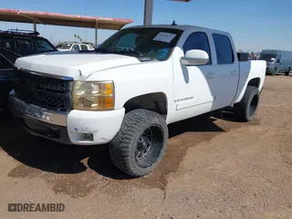 2007 Chevrolet Silverado 1500 LT w/1LT with VIN 2GCEC13C471506194, listed as a IAAI auction lot 41875637 with 316,053 mi miles. Bid and sale history available at carsss.com. Image 2.