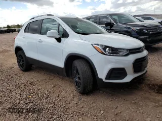2022 Chevrolet Trax LT with VIN KL7CJPSM0NB556787, listed as a Copart auction lot 44207695 with 17,751 mi miles and Salvage Title. Bid and sale history available at DreamBid. Image 4.