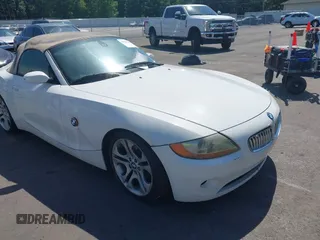 2003 BMW Z4 3.0i z VIN 4USBT53473LT23664, wystawiony jako IAAI lot #42234628 z przebiegiem 116 984 mil mil oraz . Historia ofert i sprzedaży dostępna na DreamBid. Obrazek 1.